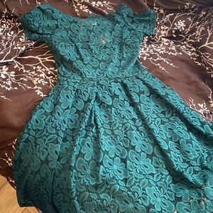 NWTSize small lace short-sleeve dress￼ 👗